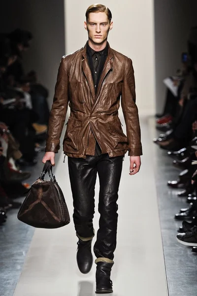 Look 19